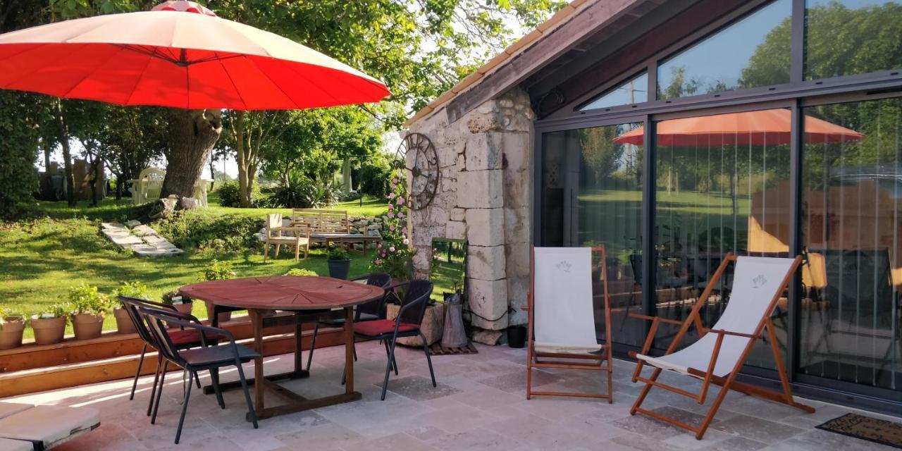 Gite De La Petite Vallee Saint-Savinien 外观 照片